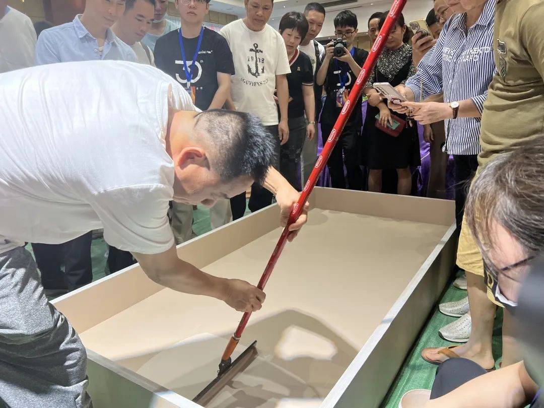 一場(chǎng)發(fā)布會(huì)，展開(kāi)微水泥革命 | 2023萬(wàn)磊廣佛千人行完滿(mǎn)成功