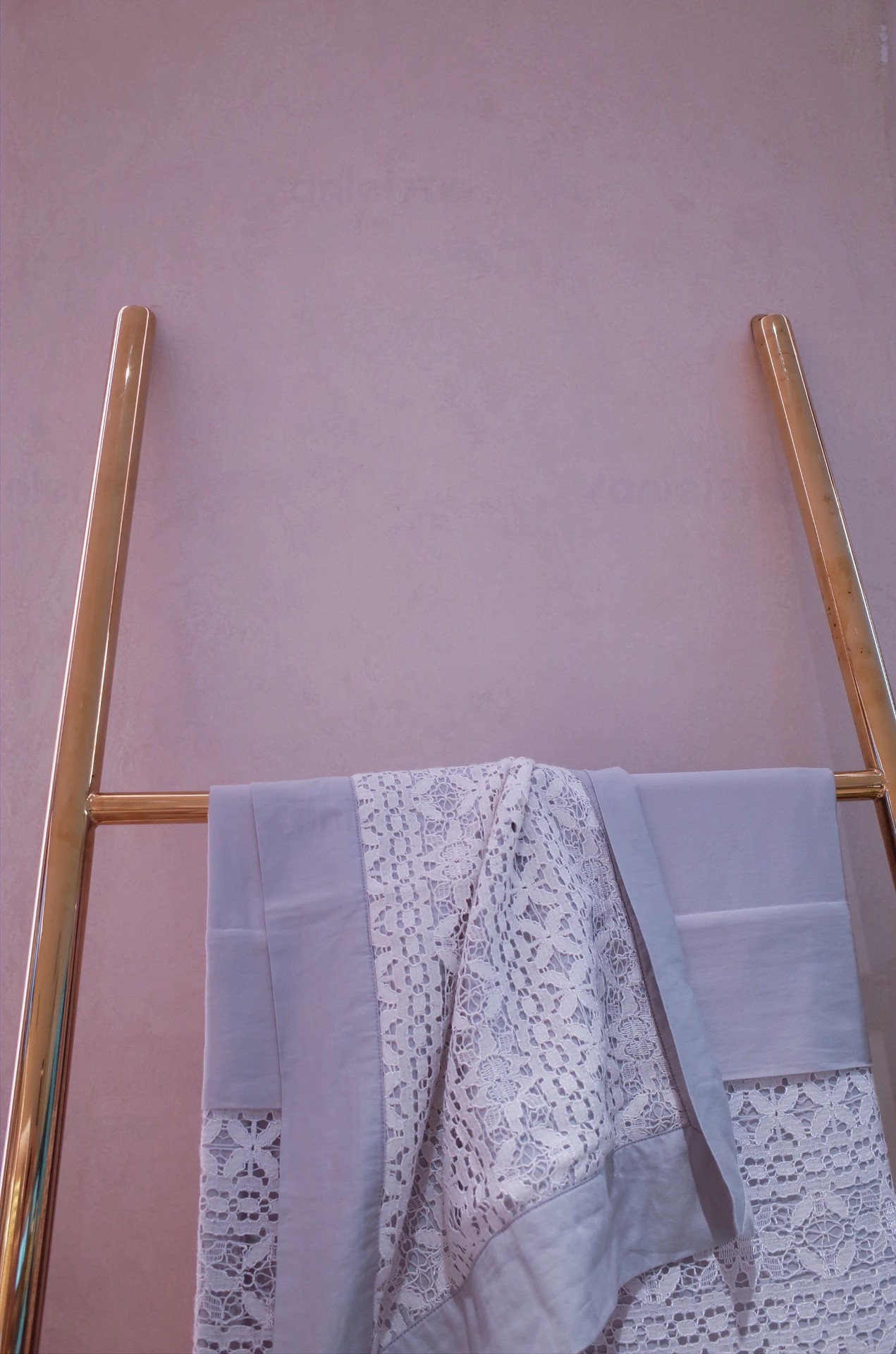 萬磊案例賞析 | 金屬遇上絲絨，尋覓絲質(zhì)般舒適生活