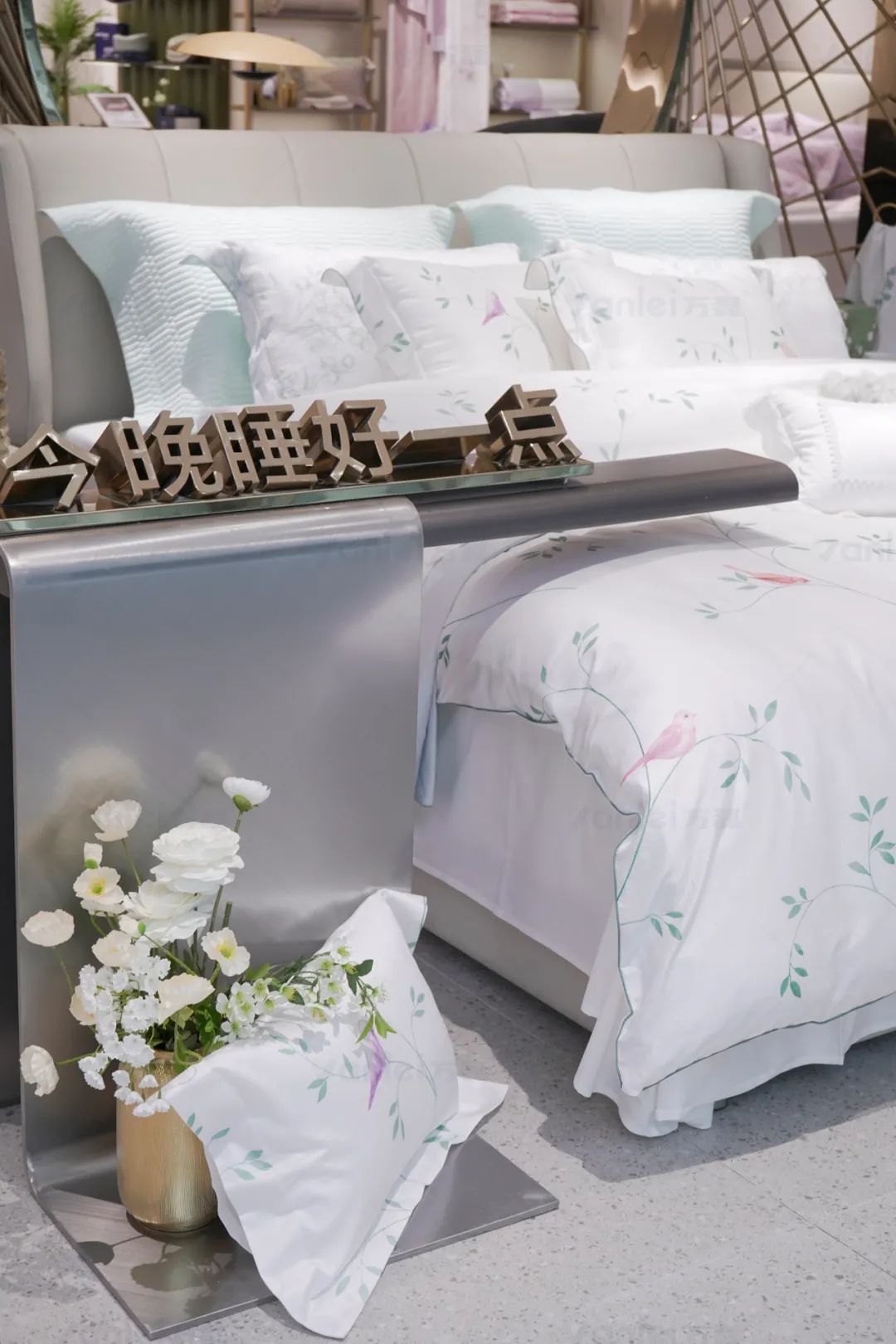 萬磊案例賞析 | 金屬遇上絲絨，尋覓絲質(zhì)般舒適生活