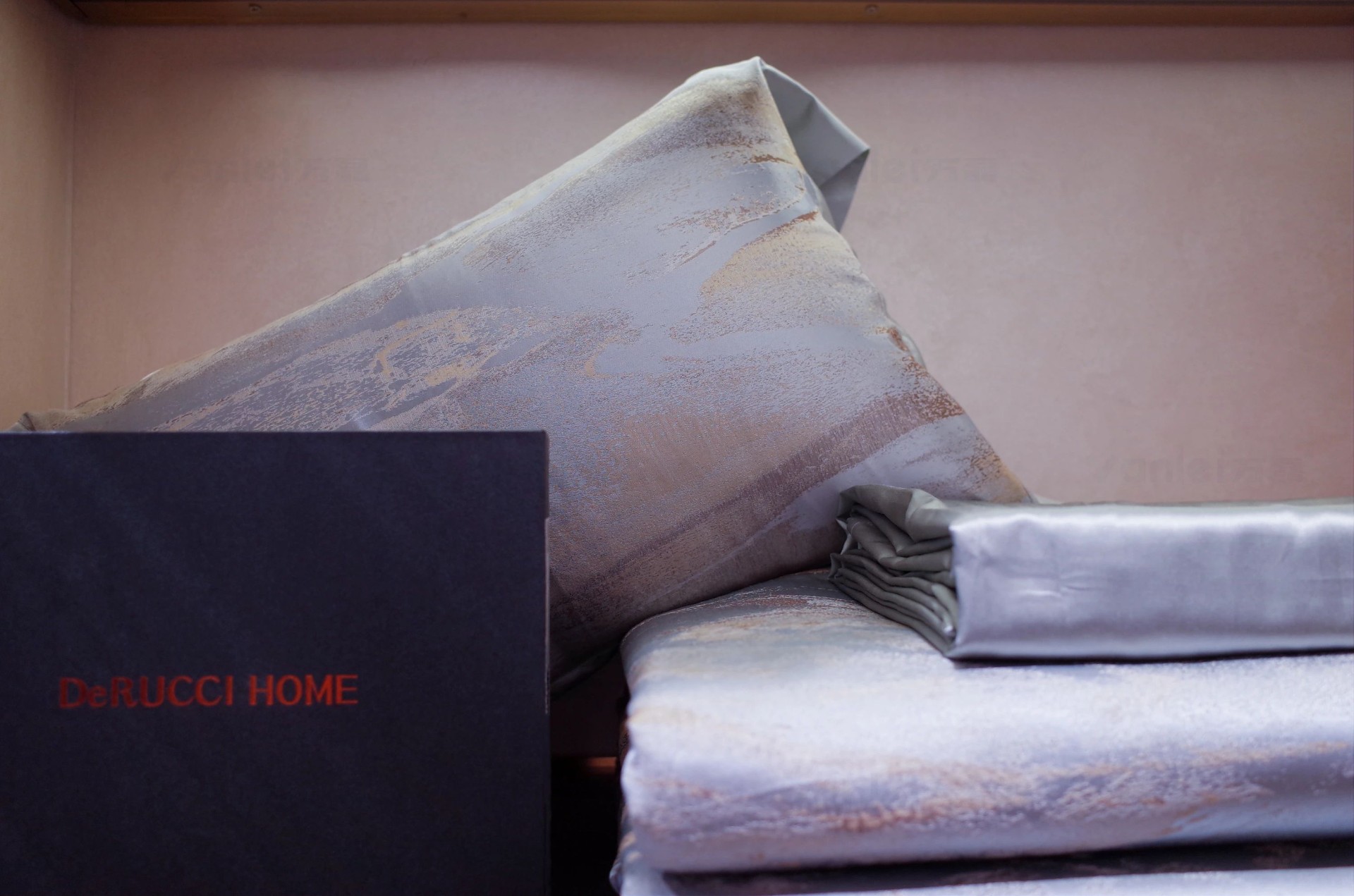 萬磊案例賞析 | 金屬遇上絲絨，尋覓絲質(zhì)般舒適生活