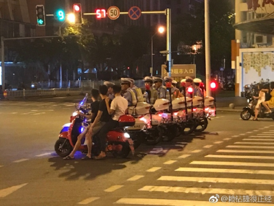 &ldquo;警叔叔陪你一起等紅綠燈&rdquo;&ldquo;不敢動？&rdquo;-萬磊藝術涂料江蘇動起來