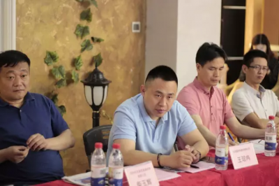 萬磊出席2017年中國涂料工業(yè)協(xié)會藝術(shù)涂料涂裝分會第二次會議，傳回一批好消息